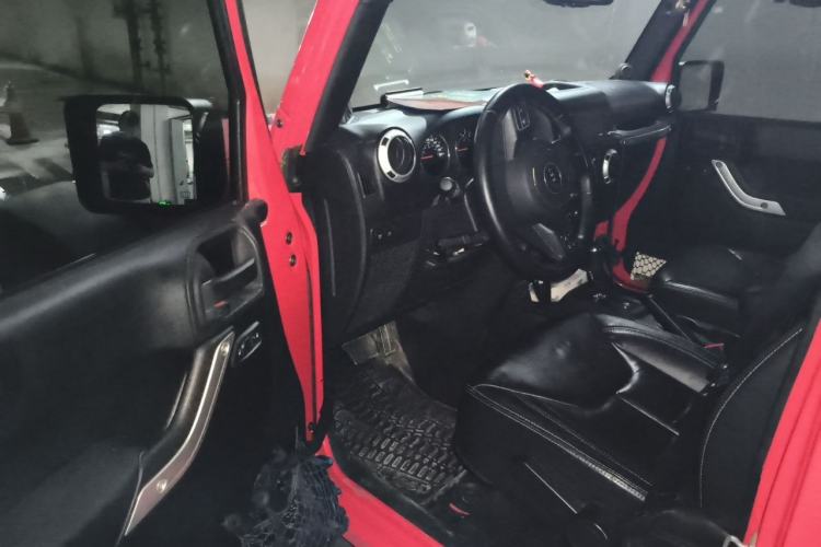 Used Jeep Wrangler 2013 3.6L Rubicon four-door model Driver Seat