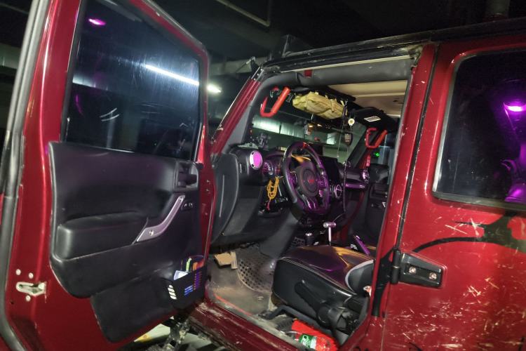 Used Jeep Wrangler 2013 3.6L Sahara Four-Door Edition Driver Seat