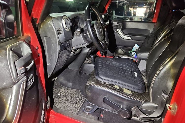 Used Jeep Wrangler 2013 3.6L Rubicon four-door model Driver Seat