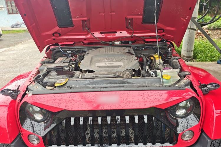 Used Jeep Wrangler 2013 3.6L Sahara Four-Door Edition Engine Bay