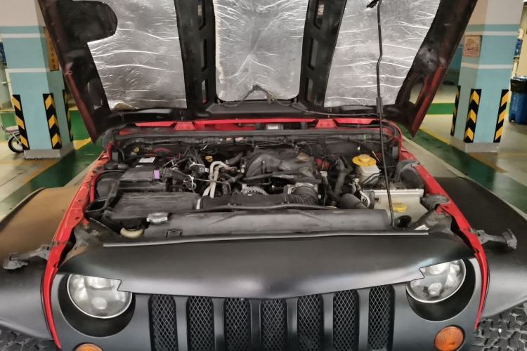 Used Jeep Wrangler 2013 3.6L Rubicon four-door model Engine Bay
