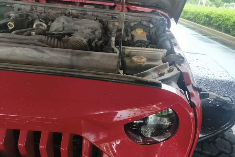 Used Jeep Wrangler 2013 3.6L Rubicon four-door model Engine Bay Left