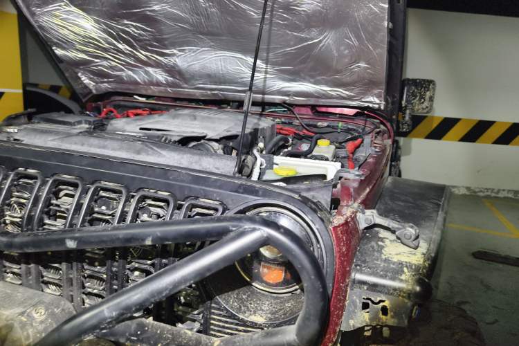 Used Jeep Wrangler 2013 3.6L Sahara Four-Door Edition Engine Bay Left