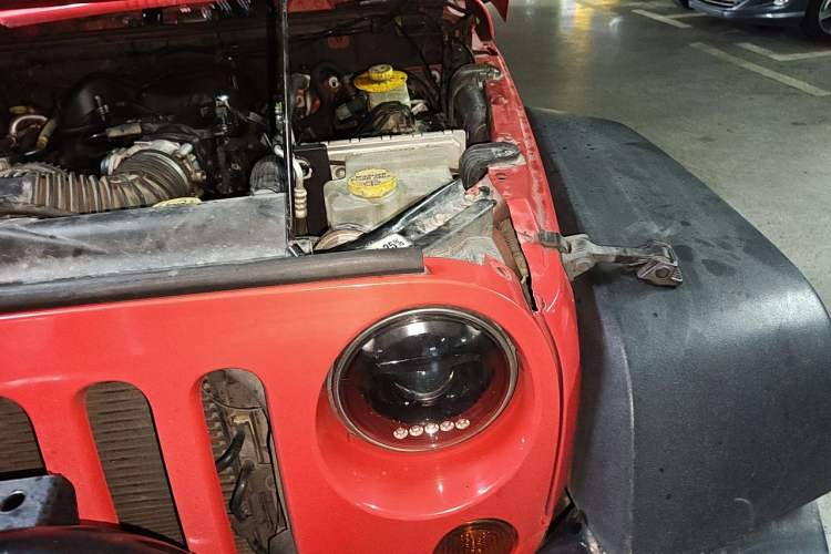 Used Jeep Wrangler 2013 3.6L Rubicon four-door model Engine Bay Left