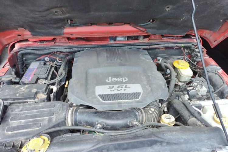 Used Jeep Wrangler 2013 3.6L Sahara Four-Door Edition Engine Bay