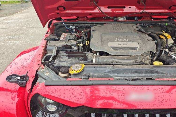 Used Jeep Wrangler 2013 3.6L Sahara Four-Door Edition Engine Bay Right