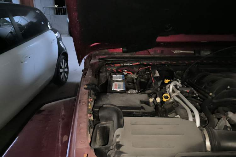 Used Jeep Wrangler 2013 3.6L Sahara two-door model Engine Bay Right