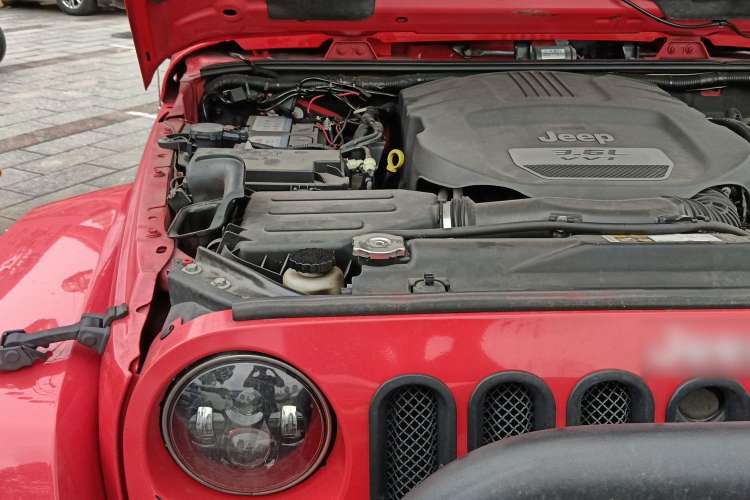 Used Jeep Wrangler 2013 3.6L Sahara two-door model Engine Bay Right