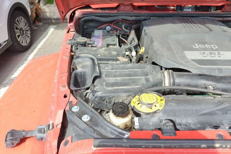 Used Jeep Wrangler 2013 3.6L Sahara Four-Door Edition Engine Bay Right