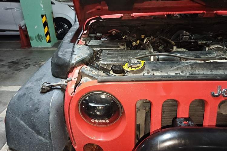 Used Jeep Wrangler 2013 3.6L Rubicon four-door model Engine Bay Right