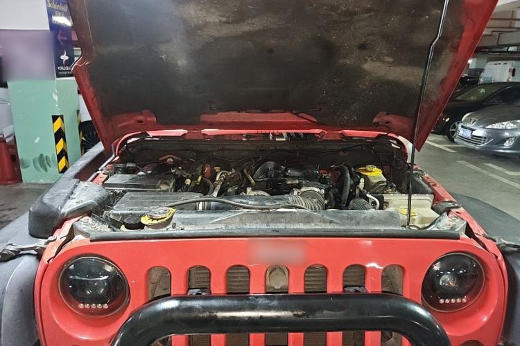 Used Jeep Wrangler 2013 3.6L Rubicon four-door model Engine Bay