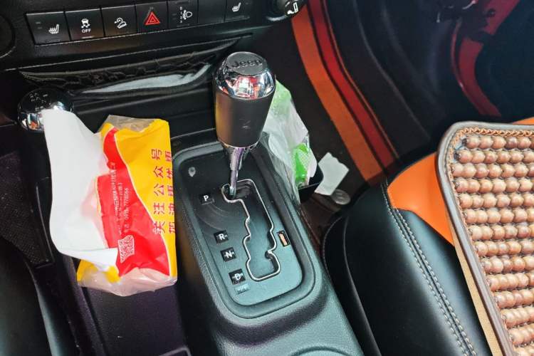 Used Jeep Wrangler 2013 3.6L Sahara Four-Door Edition Gear Lever