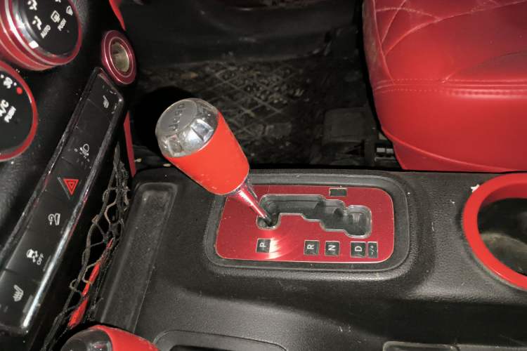 Used Jeep Wrangler 2013 3.6L Sahara two-door model Gear Lever