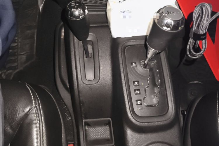 Used Jeep Wrangler 2013 3.6L Rubicon four-door model Gear Lever