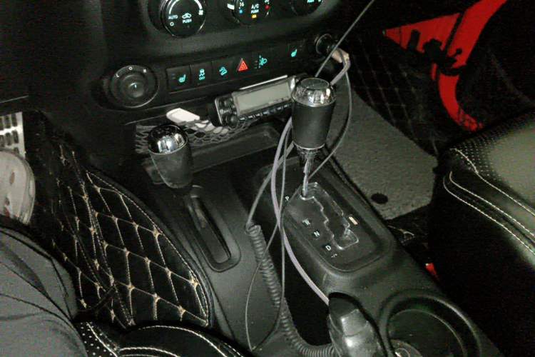Used Jeep Wrangler 2013 3.6L Rubicon four-door model Gear Lever