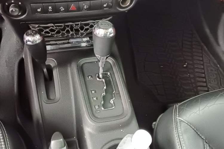 Used Jeep Wrangler 2013 3.6L Sahara two-door model Gear Lever