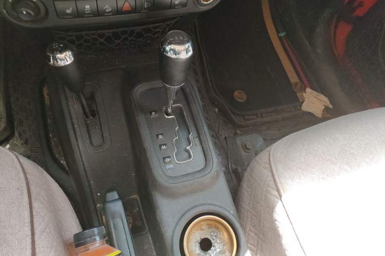 Used Jeep Wrangler 2013 3.6L Sahara Four-Door Edition Gear Lever