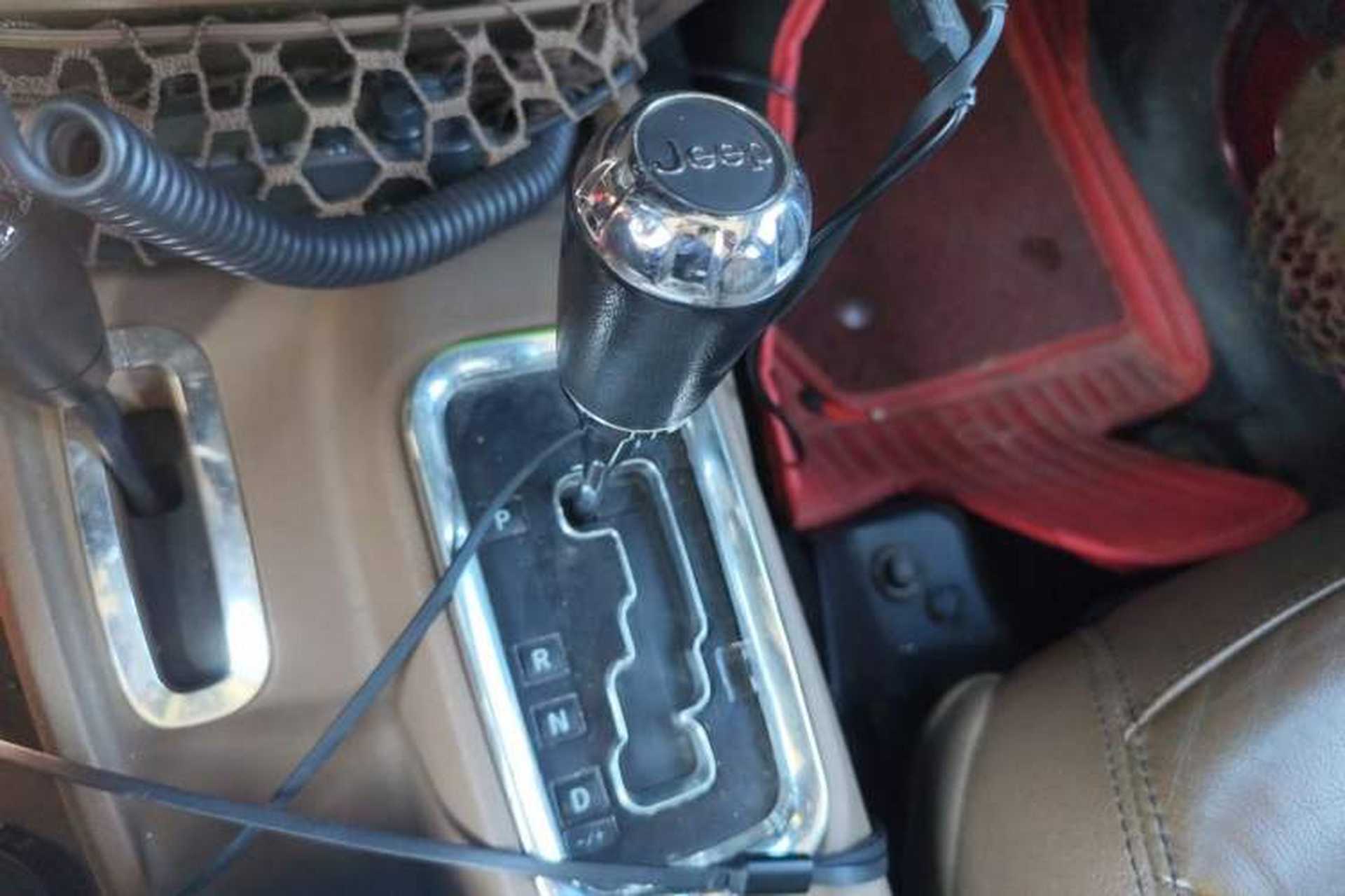 Used Jeep Wrangler 2013 3.6L Sahara Four-Door Edition Gear Lever