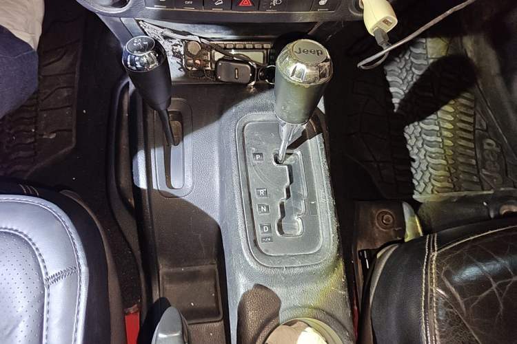 Used Jeep Wrangler 2013 3.6L Rubicon four-door model Gear Lever