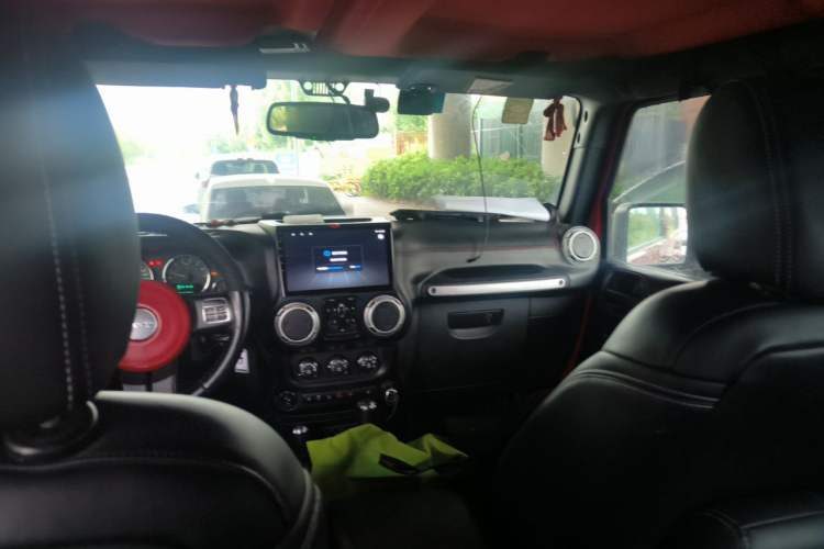 Used Jeep Wrangler 2013 3.6L Rubicon four-door model Headliner
