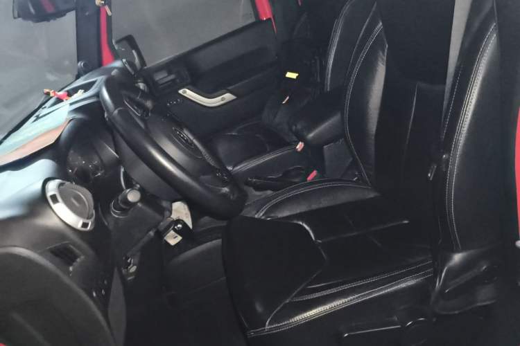 Used Jeep Wrangler 2013 3.6L Rubicon four-door model Left Front Seat