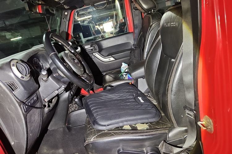 Used Jeep Wrangler 2013 3.6L Rubicon four-door model Left Front Seat