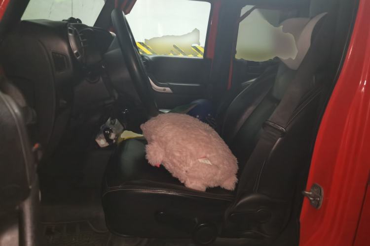 Used Jeep Wrangler 2013 3.6L Sahara Four-Door Edition Left Front Seat