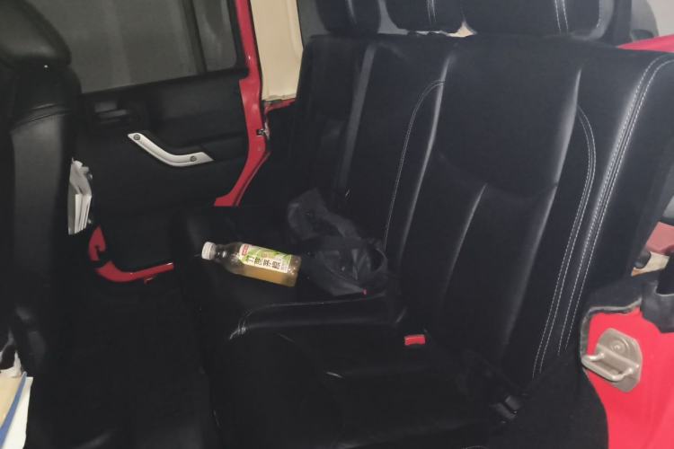 Used Jeep Wrangler 2013 3.6L Rubicon four-door model Left Rear Seat