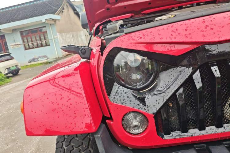 Used Jeep Wrangler 2013 3.6L Sahara Four-Door Edition Right Front Headlight