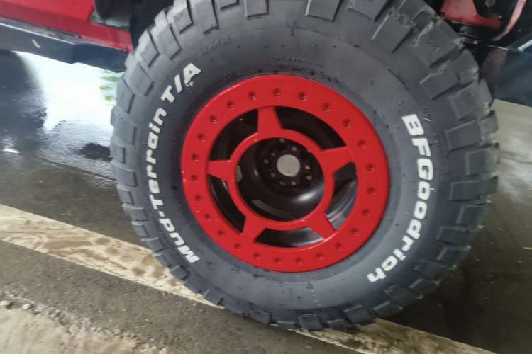 Used Jeep Wrangler 2013 3.6L Rubicon four-door model Right Front Wheel Hub