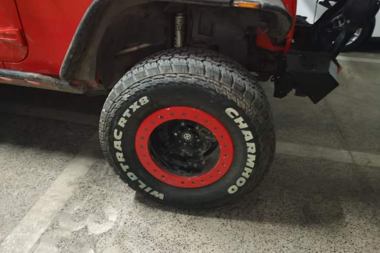 Used Jeep Wrangler 2013 3.6L Sahara Four-Door Edition Right Front Wheel Hub