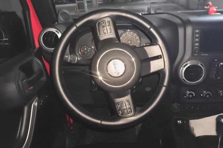 Used Jeep Wrangler 2013 3.6L Rubicon four-door model Steering Wheel
