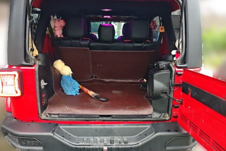 Used Jeep Wrangler 2013 3.6L Sahara Four-Door Edition Trunk