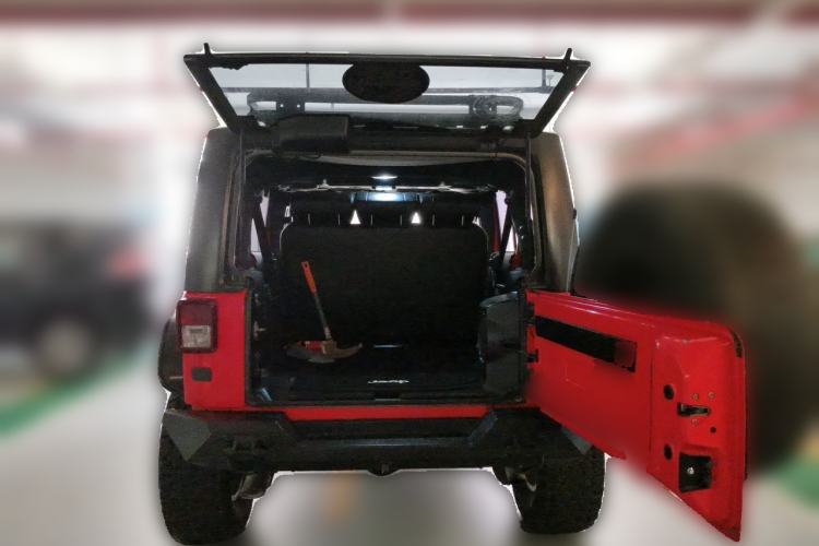 Used Jeep Wrangler 2013 3.6L Rubicon four-door model Trunk
