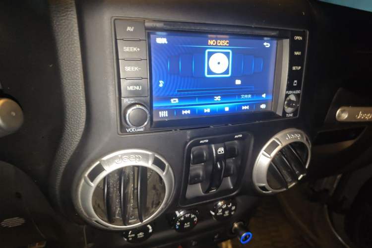 Used Jeep Wrangler 2013 3.6L Sahara Four-Door Edition Audio And AC Panel