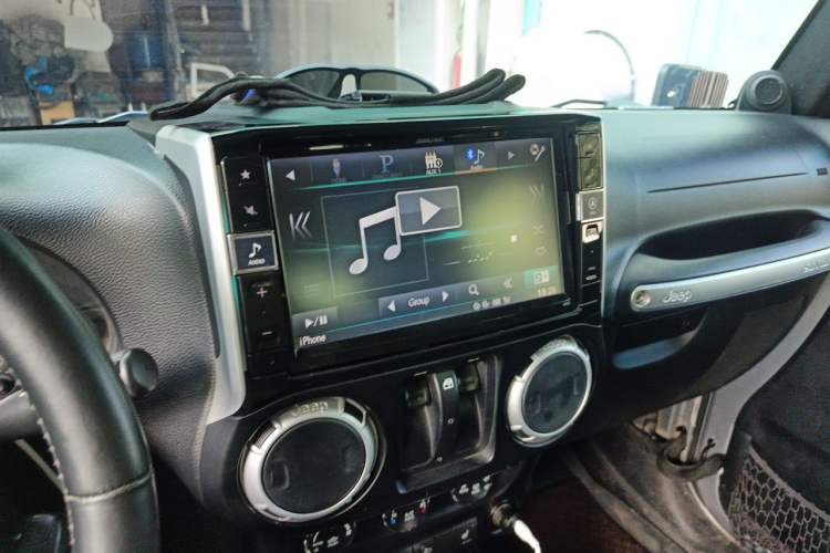 Used Jeep Wrangler 2013 3.6L Sahara two-door model Audio And AC Panel