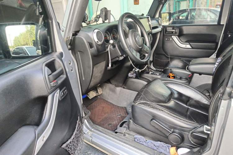 Used Jeep Wrangler 2013 3.6L Sahara two-door model Driver Seat