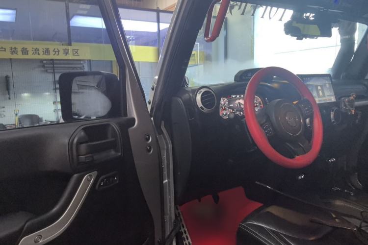 Used Jeep Wrangler 2013 3.6L Sahara two-door model Driver Seat
