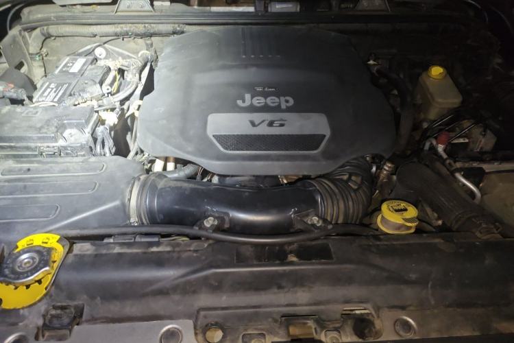 Used Jeep Wrangler 2013 3.6L Sahara Four-Door Edition Engine Bay