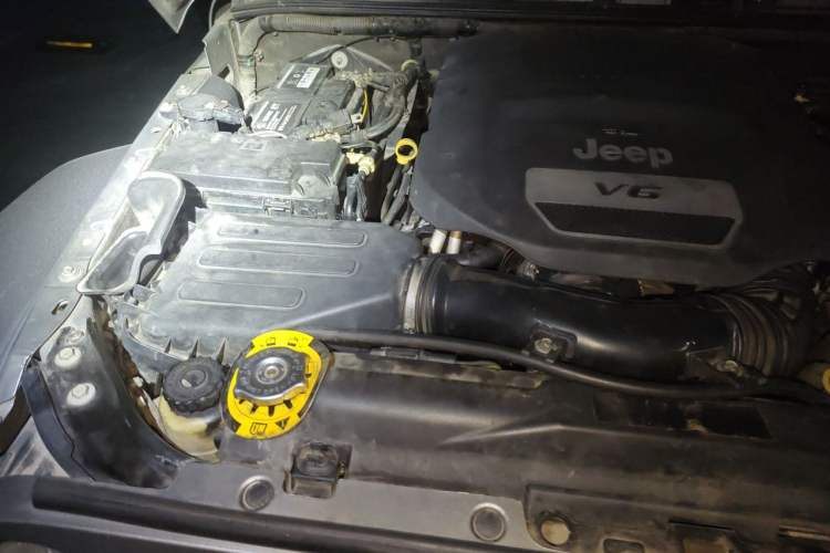 Used Jeep Wrangler 2013 3.6L Sahara Four-Door Edition Engine Bay Right