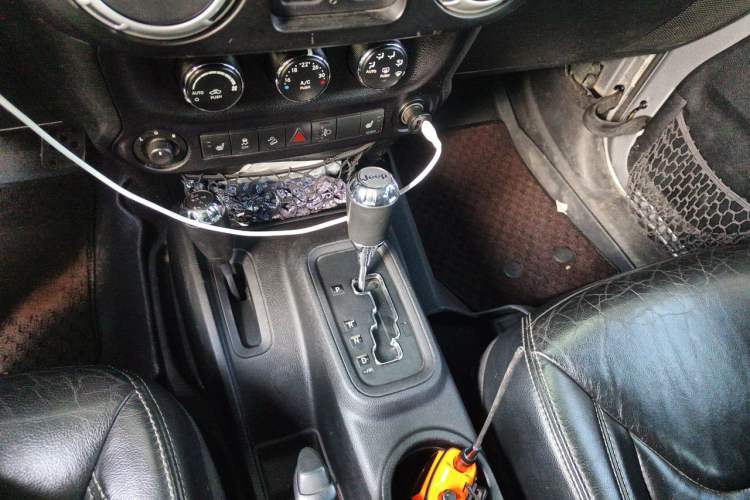 Used Jeep Wrangler 2013 3.6L Sahara two-door model Gear Lever