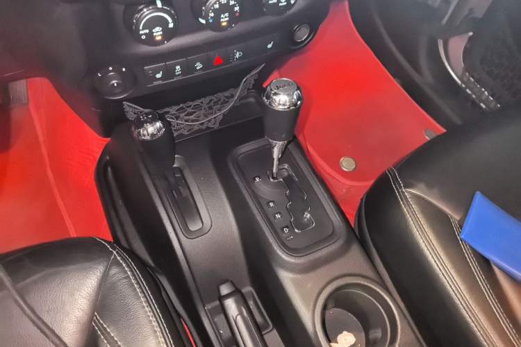 Used Jeep Wrangler 2013 3.6L Sahara two-door model Gear Lever