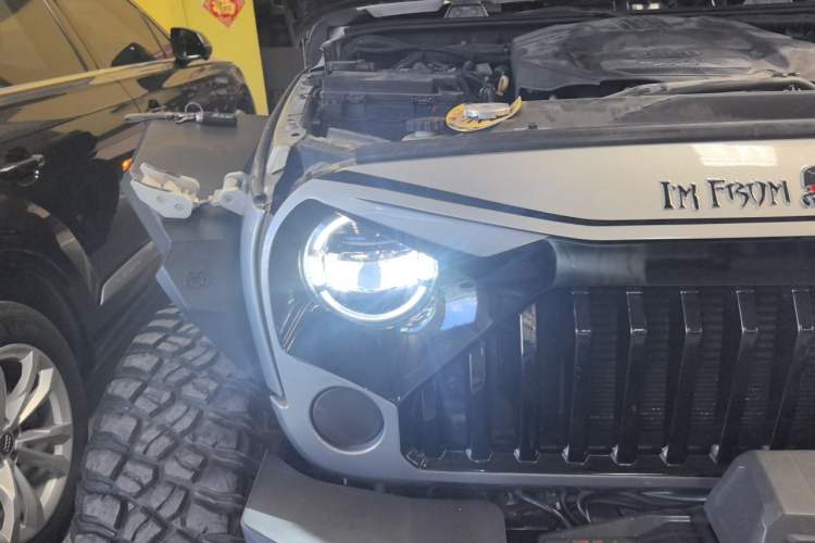 Used Jeep Wrangler 2013 3.6L Sahara two-door model Right Front Headlight