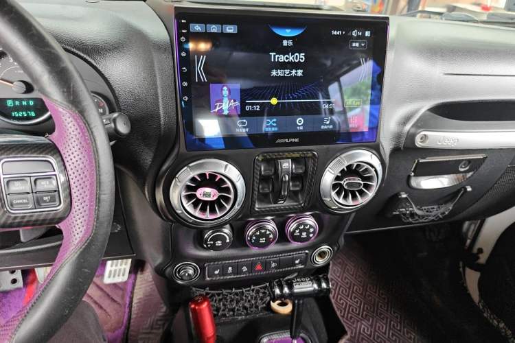 Used Jeep Wrangler 2013 3.6L Sahara Four-Door Edition Audio And AC Panel