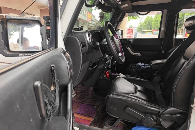 Used Jeep Wrangler 2013 3.6L Sahara Four-Door Edition Driver Seat