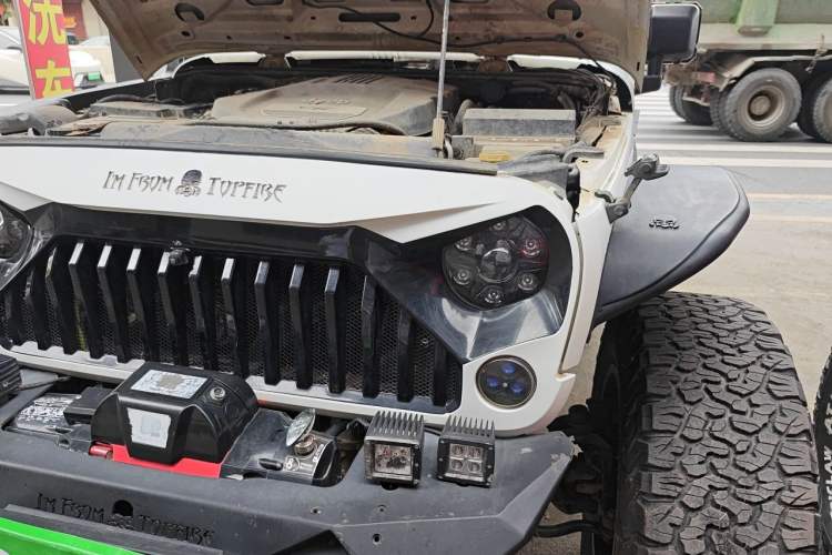 Used Jeep Wrangler 2013 3.6L Sahara Four-Door Edition Engine Bay Left