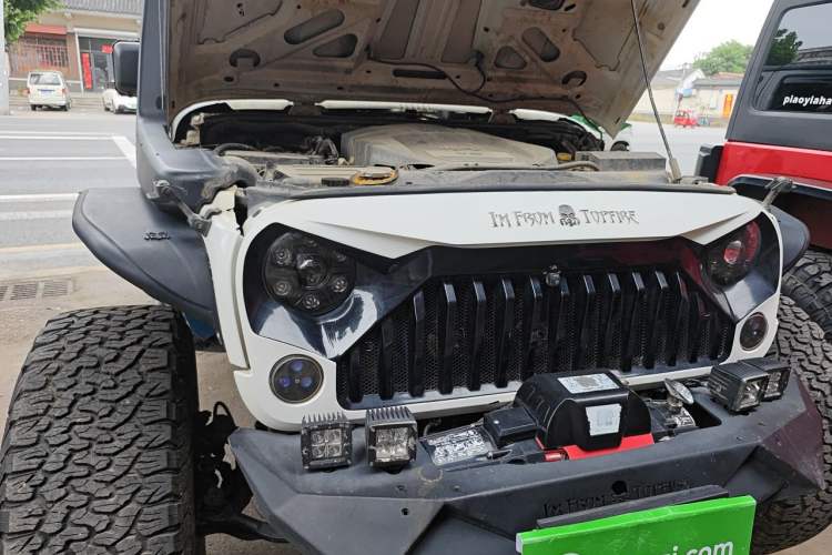 Used Jeep Wrangler 2013 3.6L Sahara Four-Door Edition Engine Bay Right