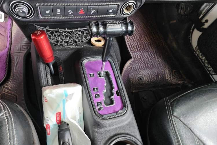 Used Jeep Wrangler 2013 3.6L Sahara Four-Door Edition Gear Lever