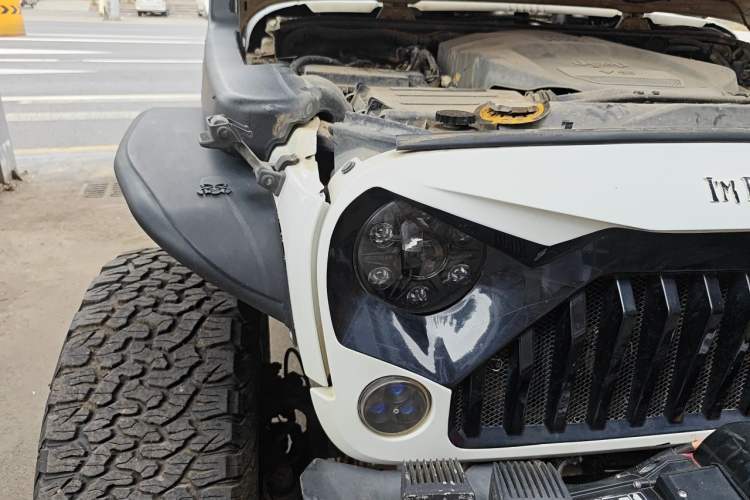 Used Jeep Wrangler 2013 3.6L Sahara Four-Door Edition Right Front Headlight