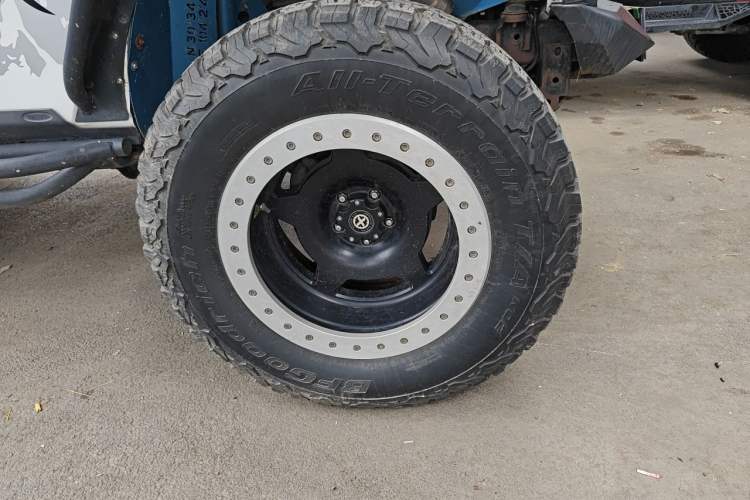 Used Jeep Wrangler 2013 3.6L Sahara Four-Door Edition Right Front Wheel Hub